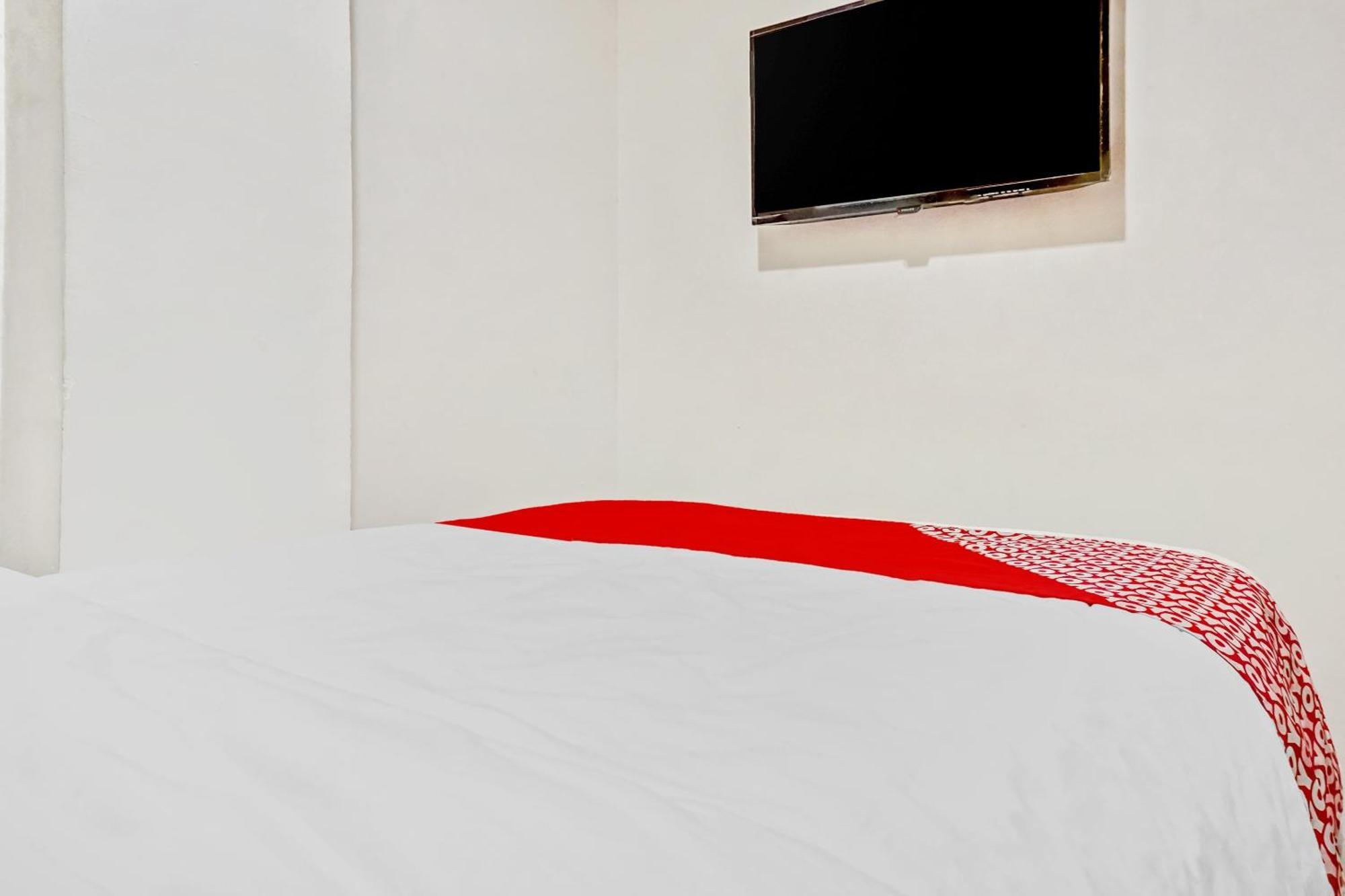 Super Oyo 90692 Point Hostel Jakarta Exterior photo