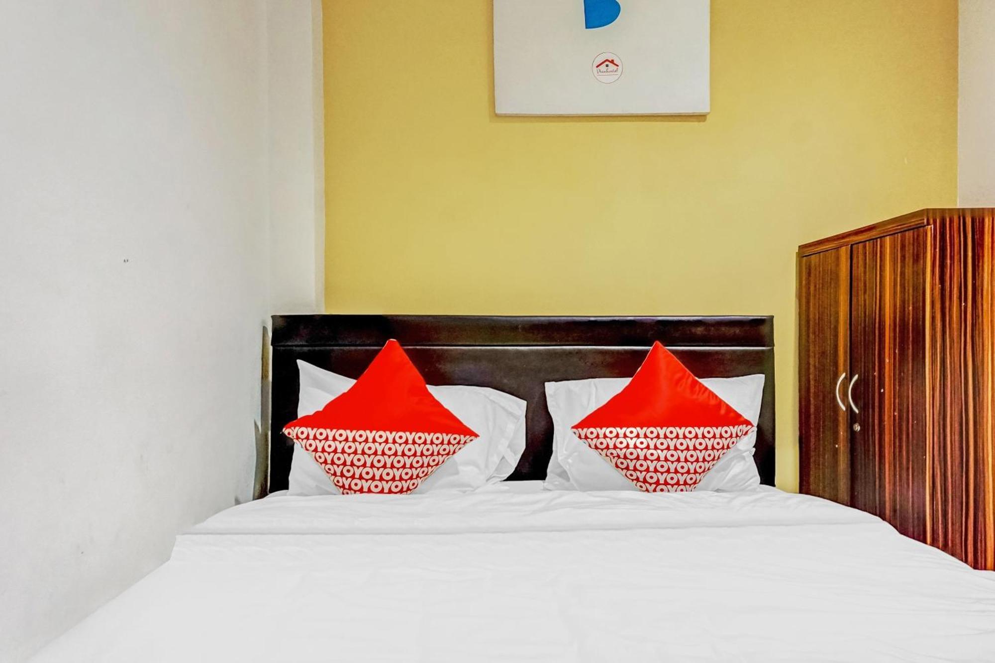 Super Oyo 90692 Point Hostel Jakarta Exterior photo
