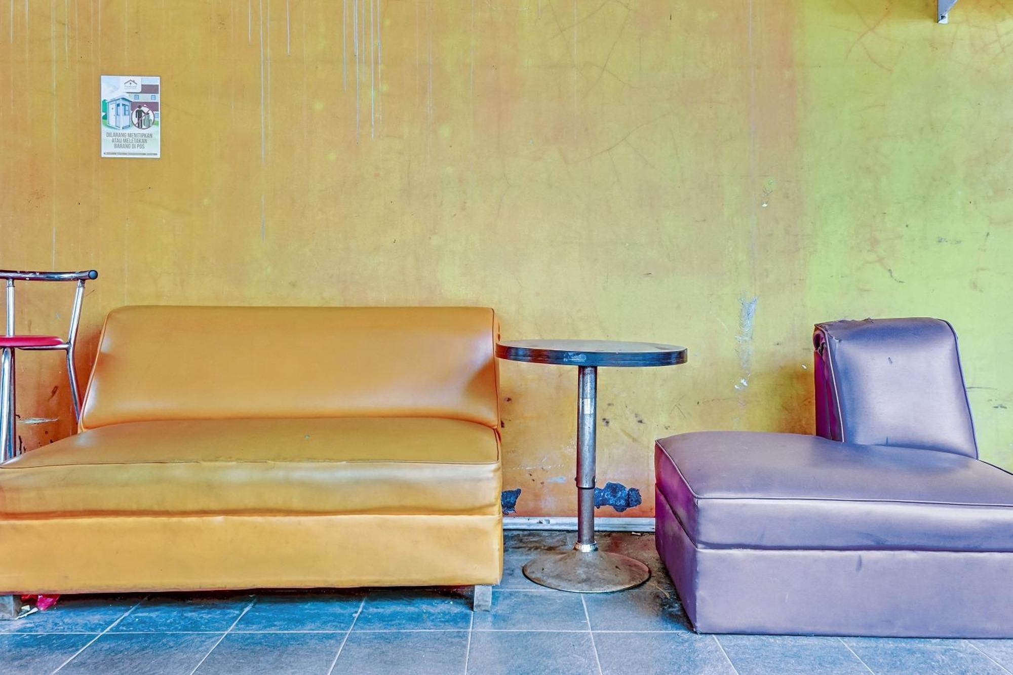 Super Oyo 90692 Point Hostel Jakarta Exterior photo