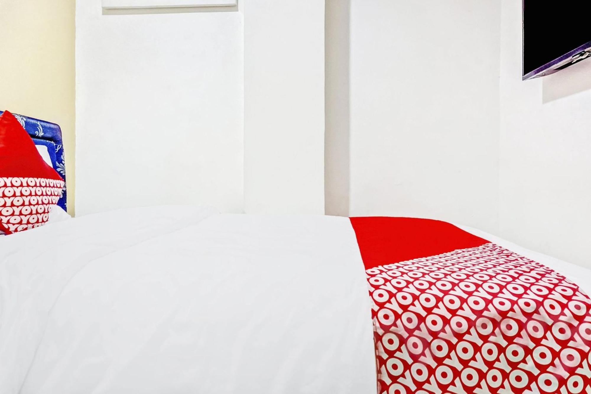Super Oyo 90692 Point Hostel Jakarta Exterior photo
